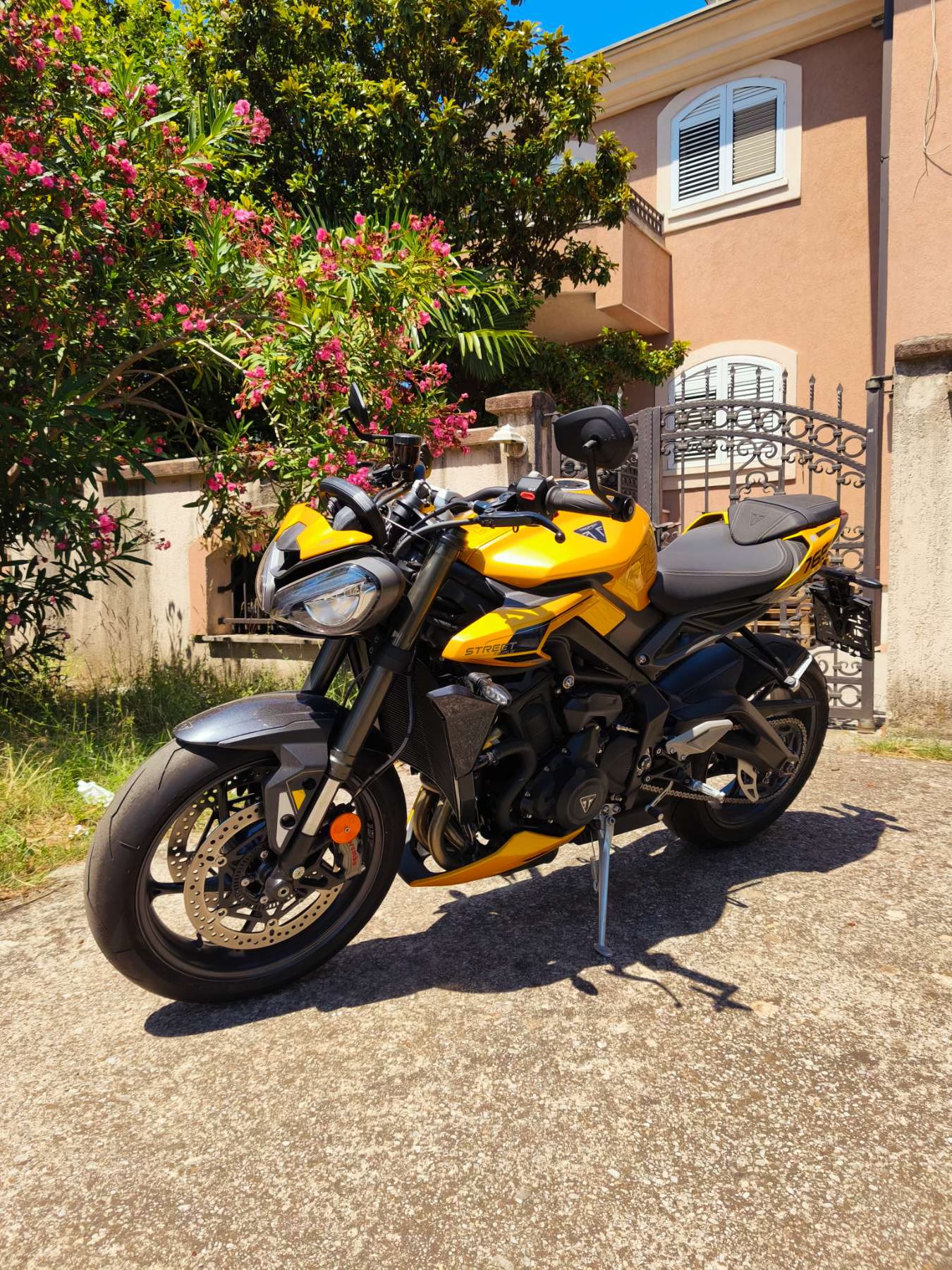 TRIUMPH STREET TRIPLE 765 RS